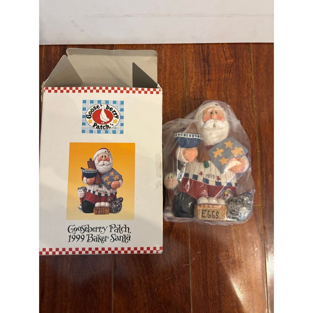 Eddie Walker Gooseberry Patch 1999 Limited Resin Folk Art Santa Baking Cookies
